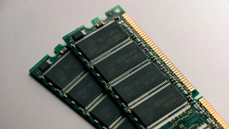 SK Hynix 32GB DDR5 RDIMM 5600MT/s for Data Centers